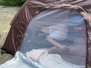 【キャンプ】野外露出キャンプでバレないように声を我慢しながらテント内でフェラチオセックスしちゃう素人女子大生 9/16
