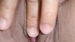 Junte-se a mim e devore minha buceta quente agora