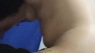 cabalgo a mi hermanastro hasta sacarle toda la leche