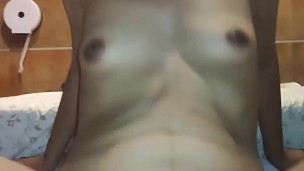 Anal boca abajo, luego monta mi polla