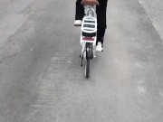 Puttana in bici si fa beccare dai vicini di casa 15/16