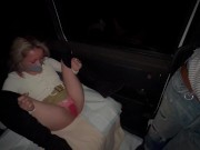 女子大生がカーセックスに興奮し過ぎておパンツ濡れビチョビチョ 1/16