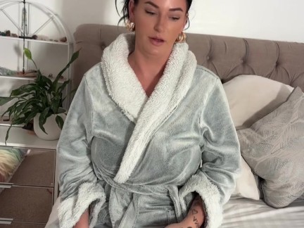 Hot MILF squirting