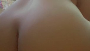 Puta monta consolador ( morena culona)