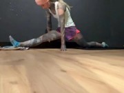 Tattoo model Anuskatzz gym routine 2024 compilation sport bodybuilding fit girl fitnessstudio splits 1/16