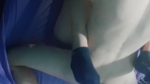 Misionero y caricias en sus tetas