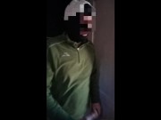 Idraulico a casa della milf esibizionista 1/16