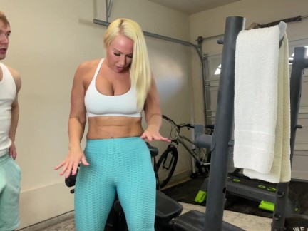 My Big Tit Step Aunt Wants To Fuck Instead Of Lifting - Mellanie Monroe
