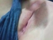 en pijama y primer plano en la camara 7/16