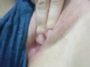 en pijama y primer plano en la camara 8/16