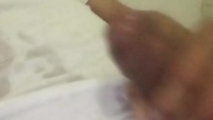 Me ago una paja y me sale mucho semen