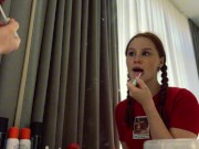 Захотела ТРАХНУТЬ ЕГО и сделала это пока он играл (а он и не возражал) 1/16