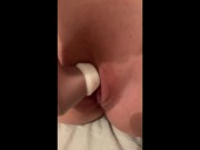 Française se touche la chatte toute mouille et se fait doigter 2/16