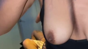 Le gusta orinar en mi polla