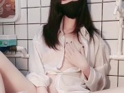 大眼美女的自慰喷水,big-eyed beauty masturbates and squirts 1/16
