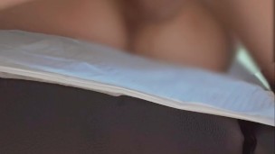 生理中の彼女に生中出し