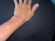 Madrastra caliente le encanta mover su culo en mi verga cuando papá no está