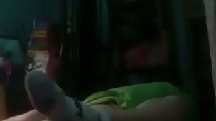 Pareja amateur disfrutando en la oscuridad