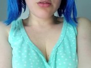 con los dedos en la mitad de su coño 1/16