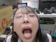美人メガネお姉さんOLの会社に押しかけて... ①　受付嬢の業務中なのにキス、乳首舐め、生ちんこをお尻にグリグリしてから、生フェラ、最後はごっくん！ 13/16
