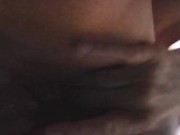 Encuentro a mi vecina masturbandose y la ayudo a llegar al squirt 11/16