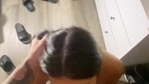 Me pongo tan caliente que le chupo la pija al amigo de mi novio