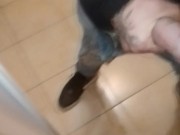 Sega con parolacce, tanta sborra nello specchio 14/16