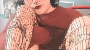 IllySquish femboy masturbates in front of the camera