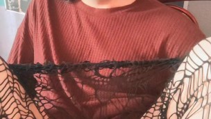 IllySquish femboy masturbates in front of the camera