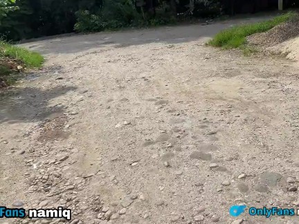 ME MOSTRE A DOS EXTRAÑOS EN LA CALLE Y DEJO QUE ME CHUPEN EL COÑO