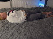 Multiple orgasmen Bett zittern zucken stöhnen blond Jeans geil nass versaut Vorspiel vor dem Sex 11/16