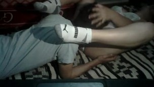 Medi boca arriba mientras le chupo la vagina