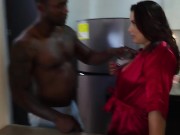 Pruebo la rica BBC de XanderBlack novio por la noche en la cocina 2/16