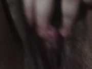 ESTOU COM MUITO TESAO, MINHA BUCETA VIRGEM ESTA PISCANDO