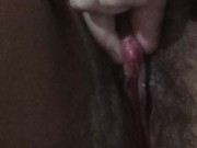 ESTOU COM MUITO TESAO, MINHA BUCETA VIRGEM ESTA PISCANDO 6/16