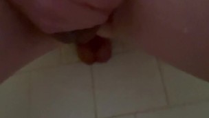 Yourbiguy takes a shower with his new friend