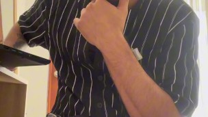 Grabarme mientras me hago la paja viendo mis videos me pone muy arrecho