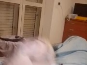 Cazzo duro con un litro di sborra e pipì in primo piano 4/16