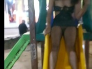 Pequena Typhany sem calcinha em praça pública 10/16