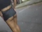 Pequena Typhany sem calcinha em praça pública 4/16