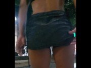 Pequena Typhany sem calcinha em praça pública 7/16