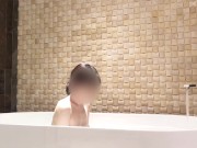 Bath time at luxury hotel 9/16