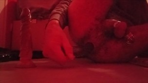 Me gode le cul sous cage