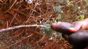 AFRICAN AMATEUR TEEN PISSING OUTSIDE