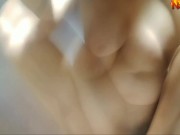 Metiendome bien adentro este enorme consolador tienes que ver como me vengo a chorros. 11/16