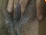 En casa sólita bien caliente queriendo culear y que den mucha leche, buen video con este consolador. 14/16