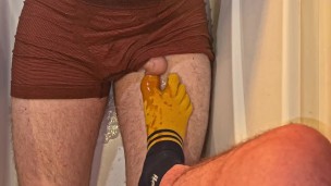 🔴🔴🔴 friend in underwear pees in the bath