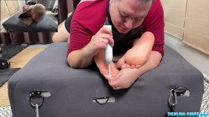 Bear Daddy Matt Wraps Sub Ryder And Tickles His Bare Feet