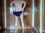 Vecino real, maduro, peludo, polla grande blanda sin cortar, meando y probando ropa interior