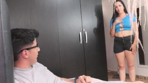 La empleada cachonda se folla al hijo de sus jefes a cambio de su silencio - ANDREA CABALLERO